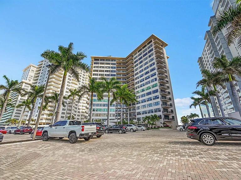 3800 Galt Ocean Dr #311 — Photo 2