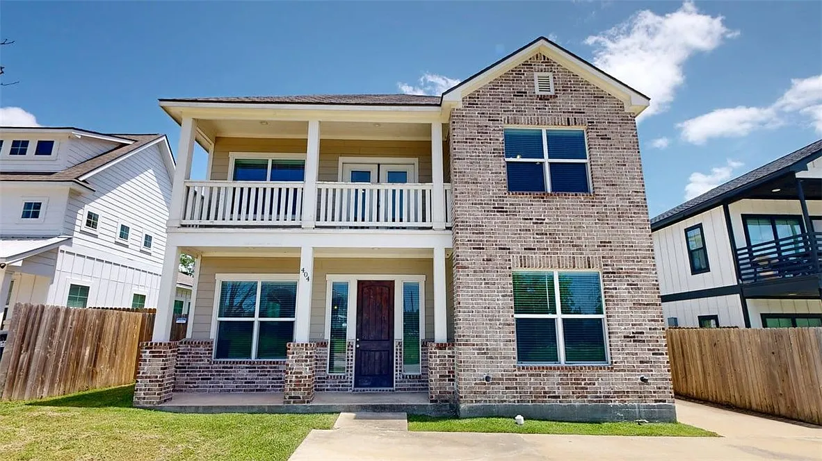 5 bed, 5.5 bath, 2649 sqft, $5,300 — Photo 1