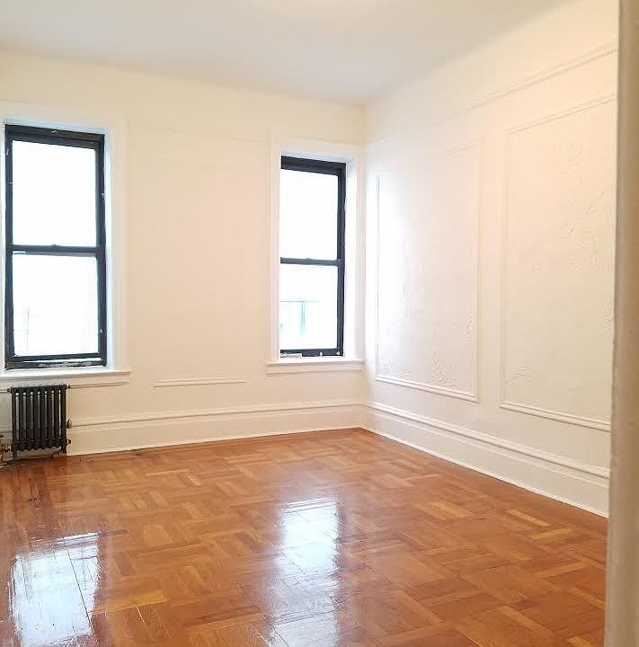 2nd image of 3116 32nd St APT 4B