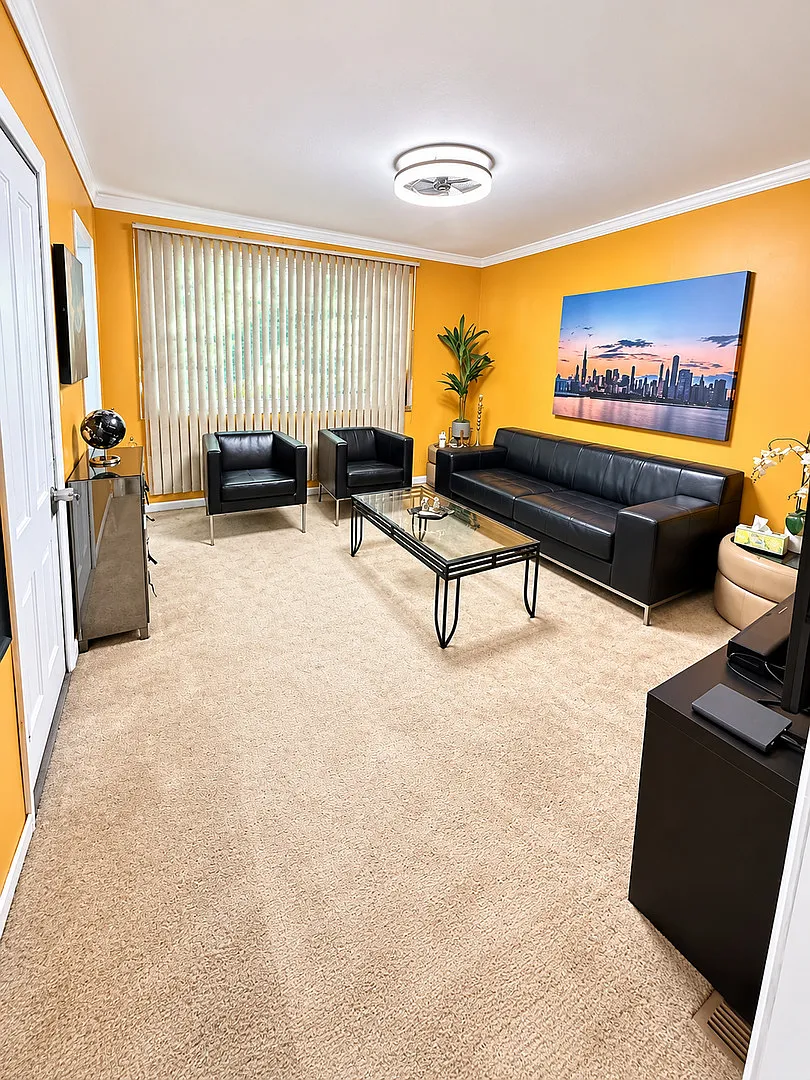 3 bed, 1200 sqft, $4,000 — Photo 1