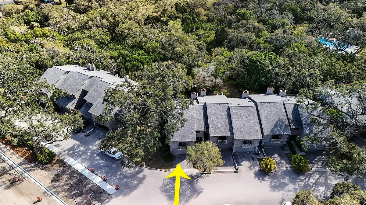 Building Photo - 2011 Arbor Dr