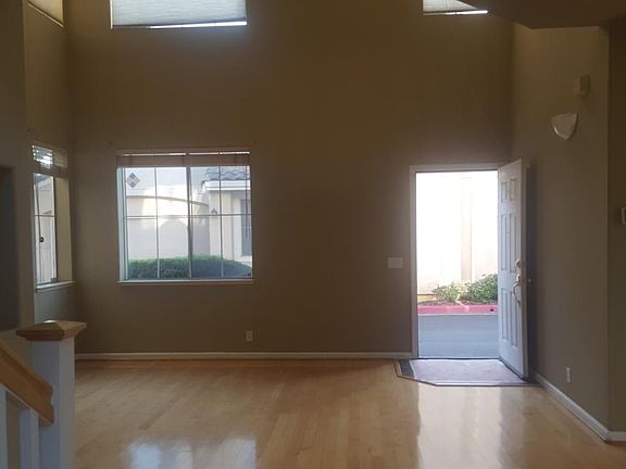 2nd image of 830 Las Palmas Way