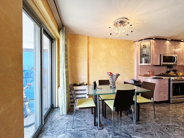 601 Surf Avenue image 3 of 23