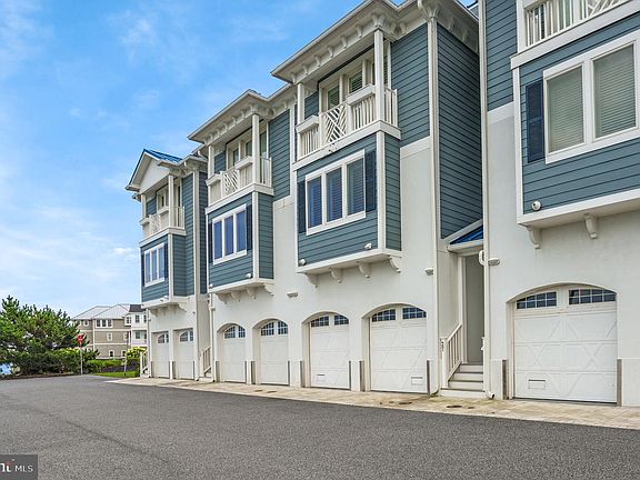 4th image of 13000 Marina View Ln Unit 27