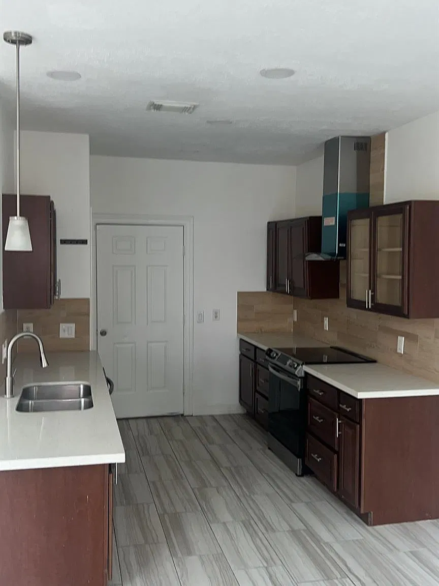3 bed, 2.5 bath, 1700 sqft, $1,950 — Photo 3