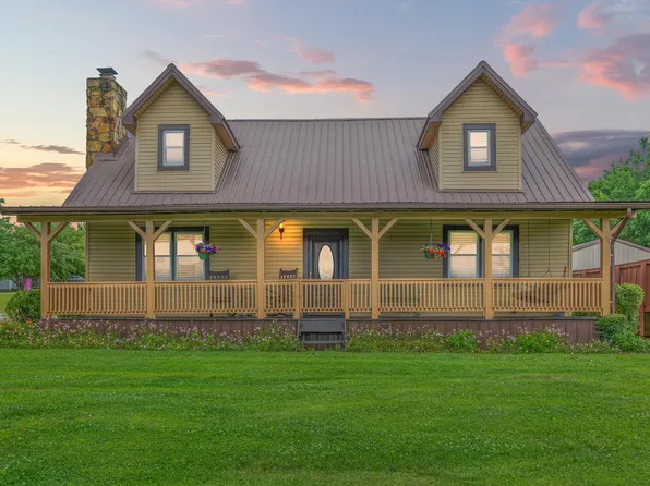 302 Russell Dr, Campton, KY 41301