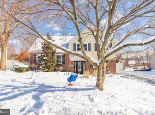 18 Weathervane Rd, Aston, PA 19014