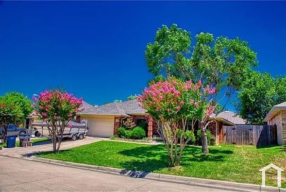3713 Tulip Tree Dr — Photo 3