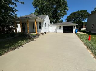 6964 Nightingale St, Dearborn Heights, MI 48127