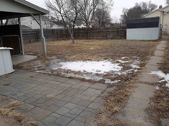 5th image of 821 W E St