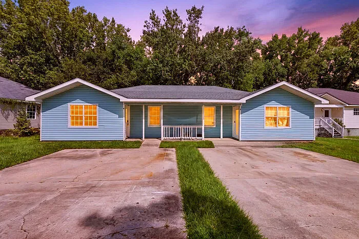 3 bed, 1.0 bath, 1000 sqft, $1,300 — Photo 1