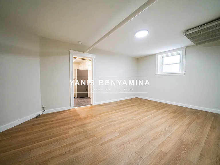 11-13 Gray St — Photo 9