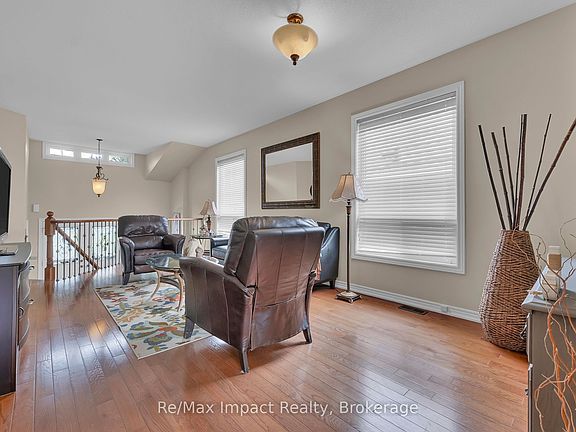 5th image of 14 A Hunt St