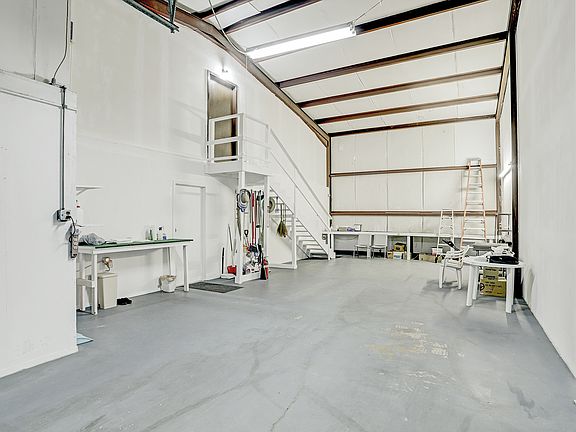 5th image of 5634 Woodlark St