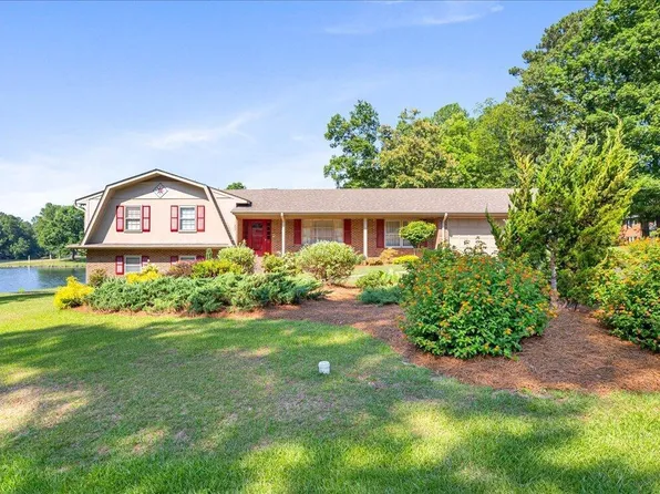 200 Edgewater Dr, Broadway, NC 27505