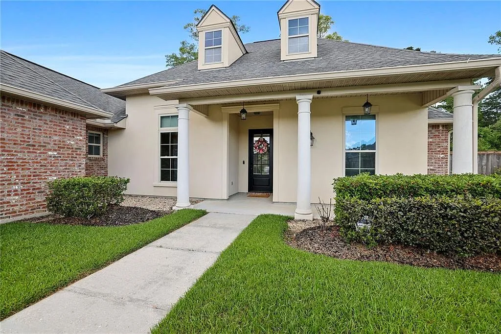 4 bed, 2610 sqft, $2,800 — Photo 2