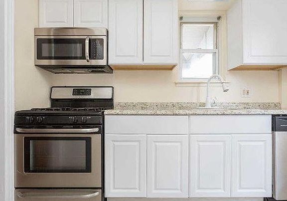 5th image of 112-37 180th St