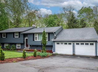 7 Brookdale Ln, Brookfield, CT 06804