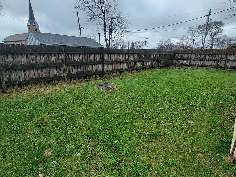 519 Vandenbroek St #1 — Photo 2
