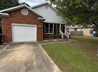 205 Fair Oaks Dr, Fayetteville, NC 28311