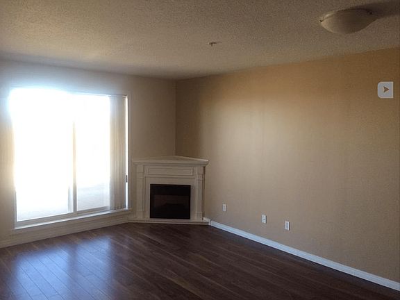 4th image of 802 12th St #208