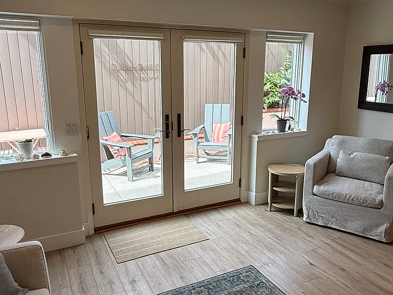 480 Blumont St #B — Photo 6