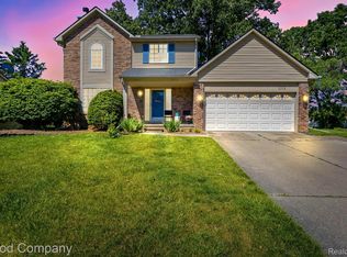 2250 Amber Dr, Canton, MI 48188
