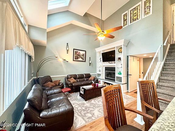 4th image of 25 Midlake Dr #301D