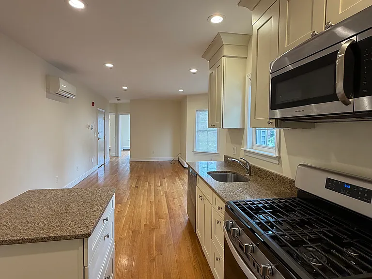 222 Massachusetts Ave — Photo 7