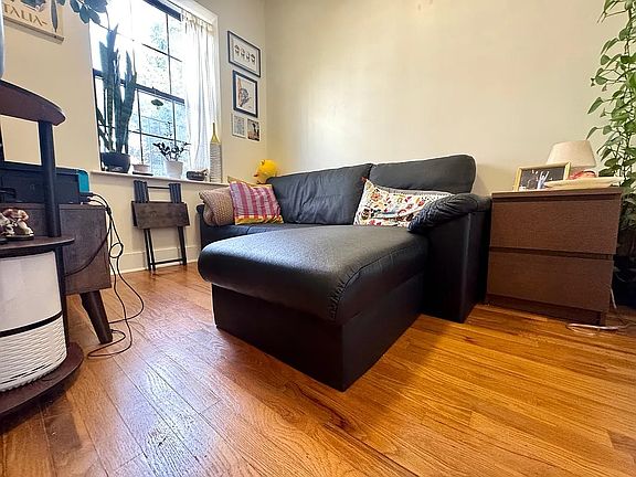5th image of 654 Park Pl #2FR