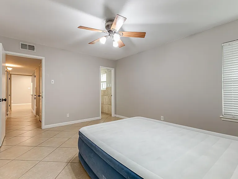 555 Patricia Dr — Photo 15