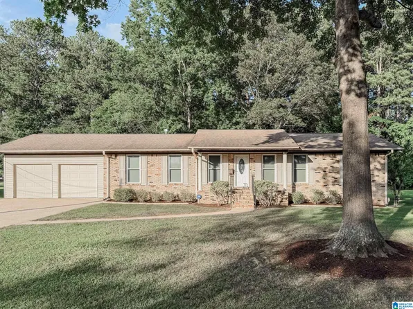 705 Peterson Dr, Gardendale, AL 35071