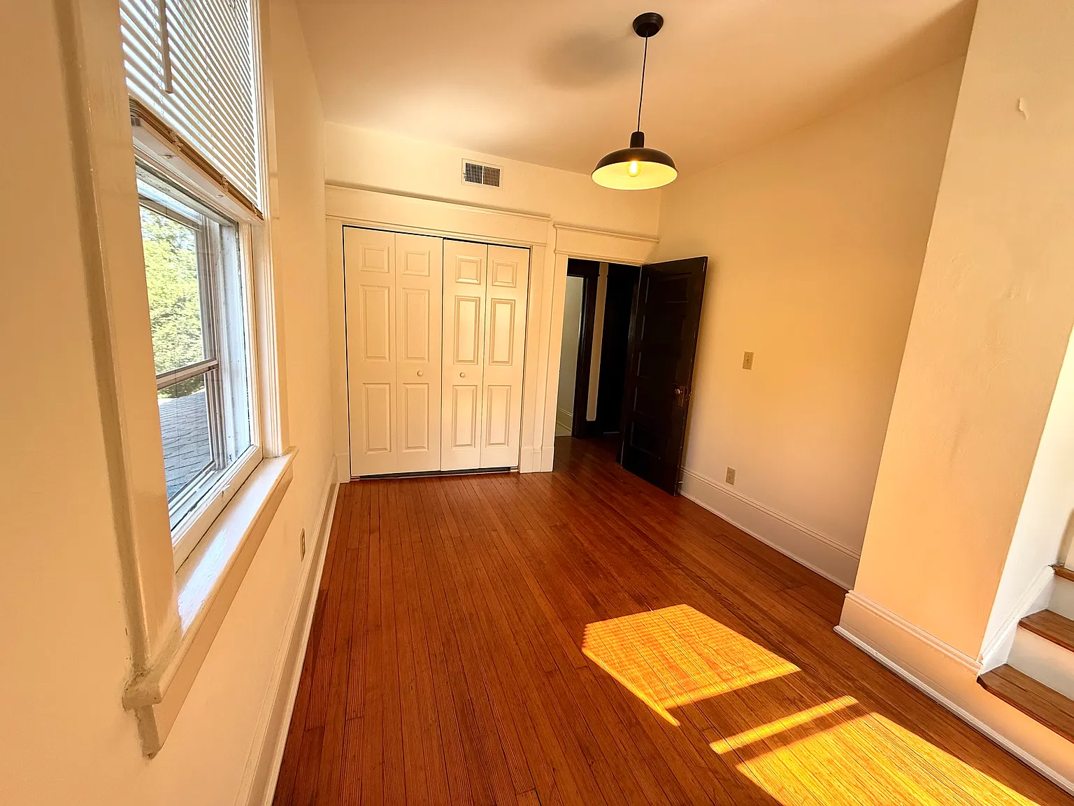 2 bed, 1400 sqft, $1,400 — Photo 2