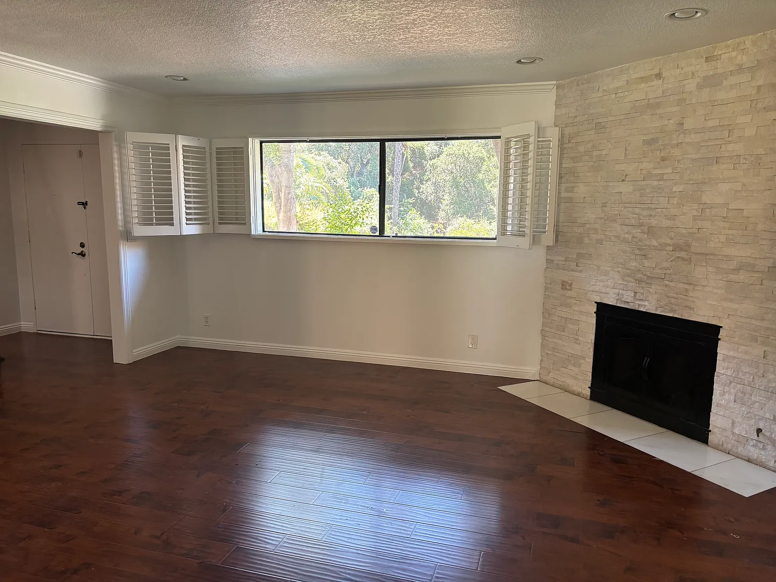 3 bed, 1320 sqft, $3,500 — Photo 3