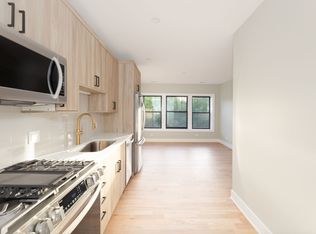 2457 W Logan Blvd #30, Chicago, IL 60647