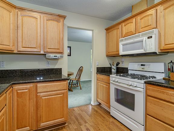 3rd image of 211 Stanford Dr