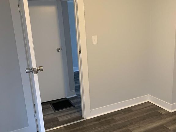 5th image of 549 Andrews Ave