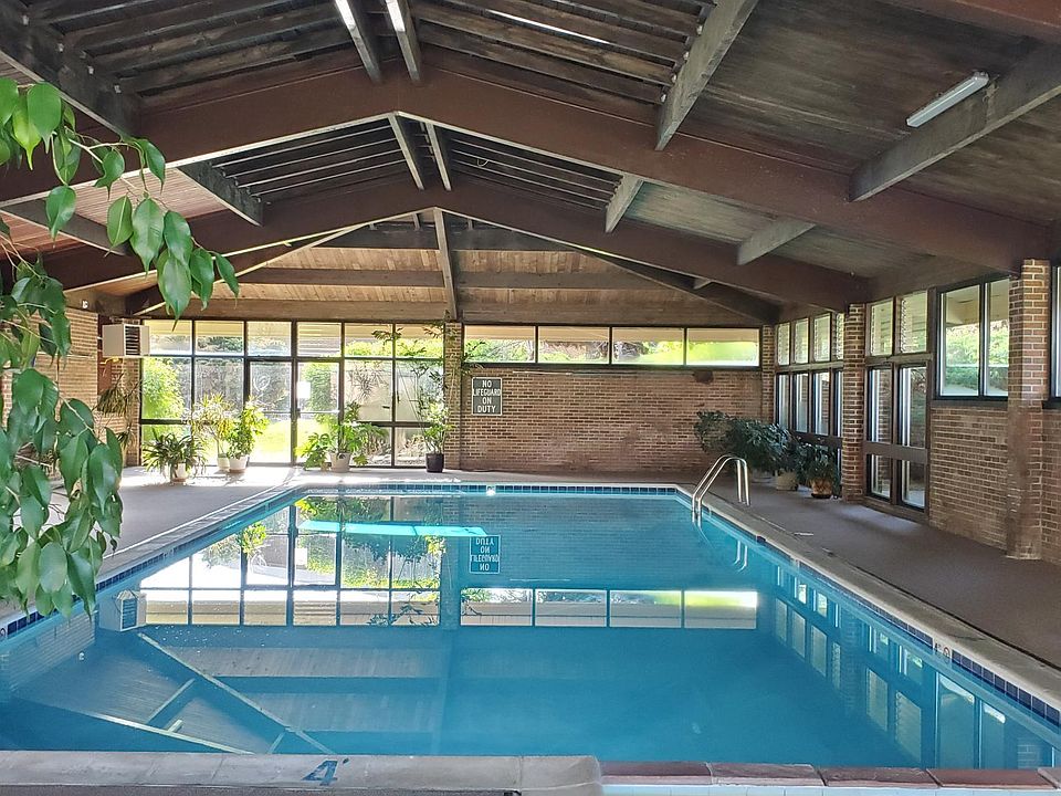 Pool / Hot Tub / Workout Facility / Sauna