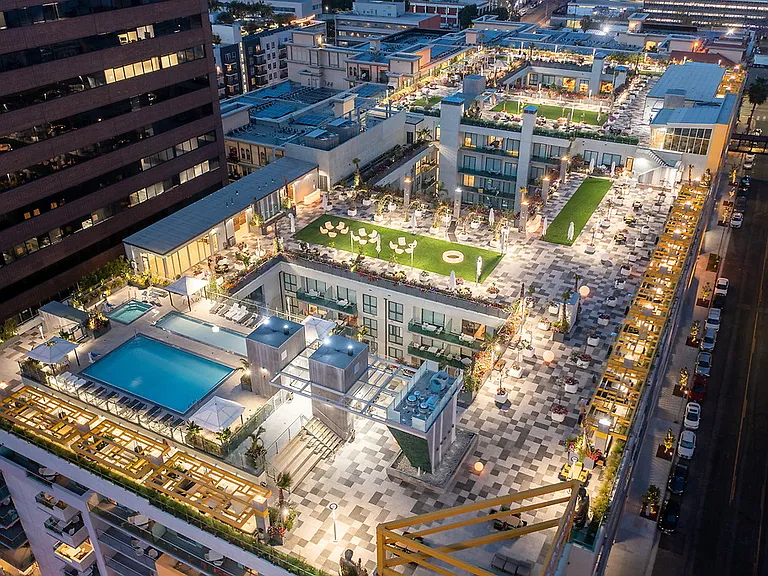 Skylux on Wilshire — Photo 1