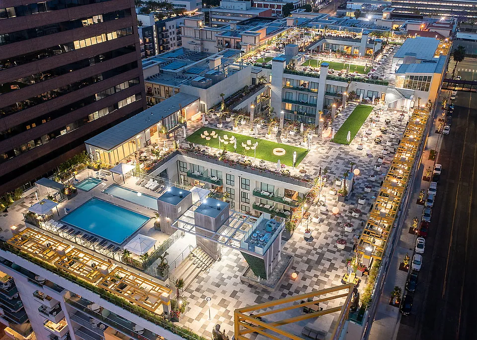 Skylux on Wilshire