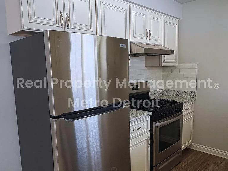 36241 Hathaway St — Photo 6