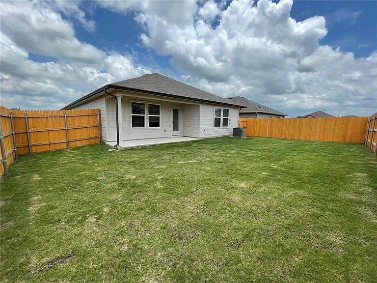 128 Hazel Grv — Photo 17