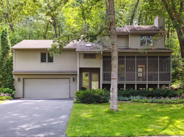 8264 131st St W, Apple Valley, MN 55124