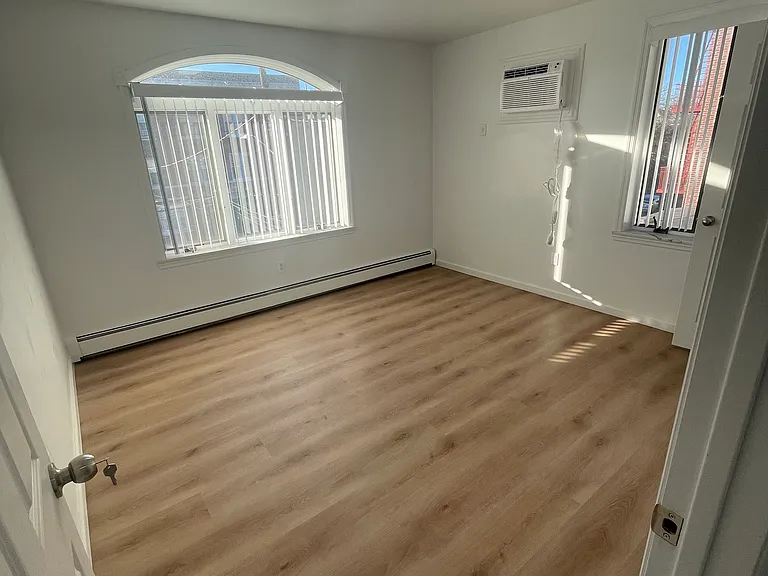 2163 E 17th St #3 — Photo 11