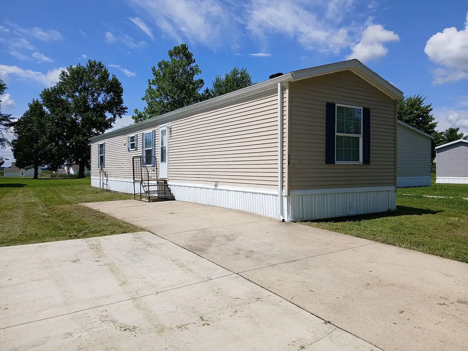 3 bed, 1056 sqft, $960 — Photo 2