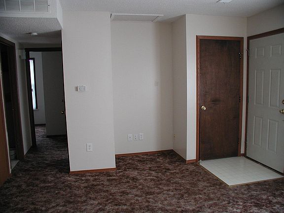 18853 LIVING ROOM