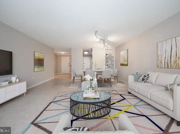 1919 Chestnut St APT 2422, Philadelphia, PA 19103