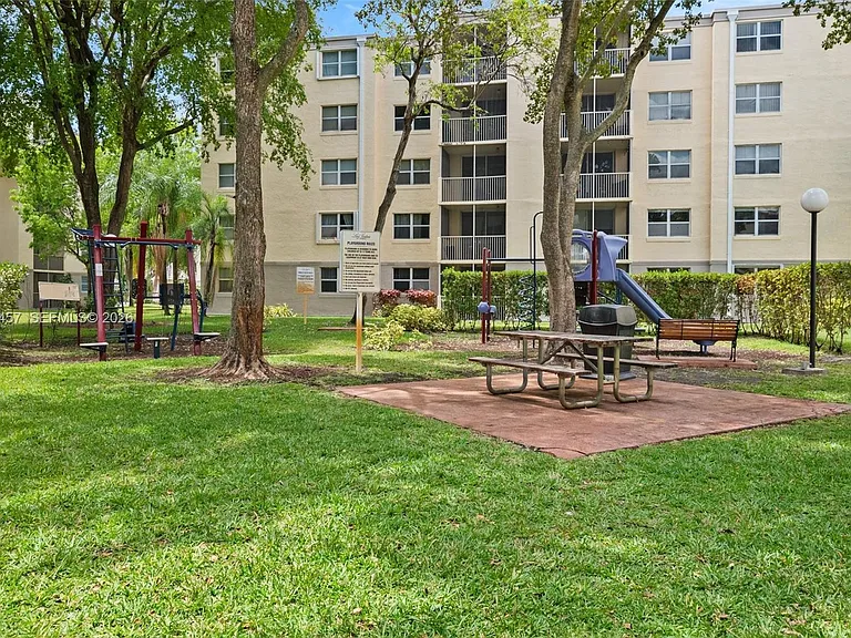 8373 Lake Dr #201 — Photo 42