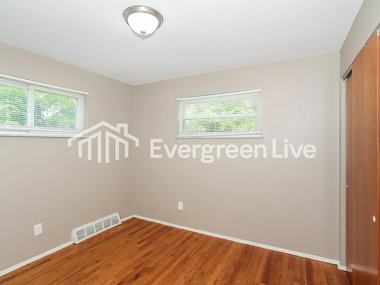 1135 Wendover Ct — Photo 12