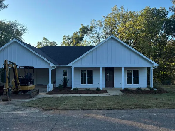 6 Pontotoc St, Starkville, MS 39759